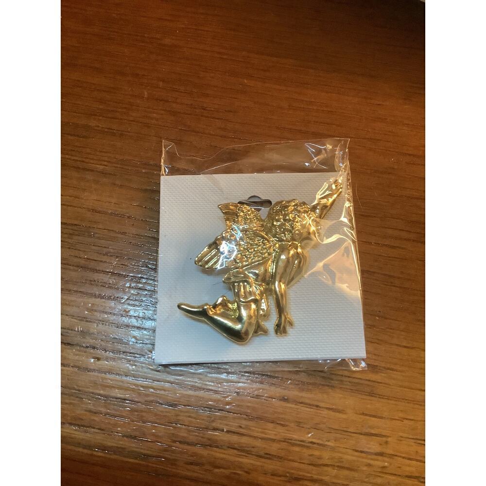 Women Brooch Pin Cherub Winged Figural Angel Cupid Pin 2.5” Gold Tone